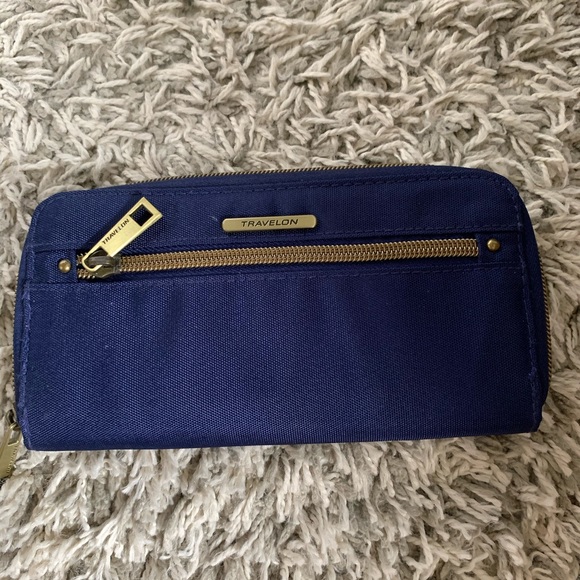 Wallets - Picture 4 of 16